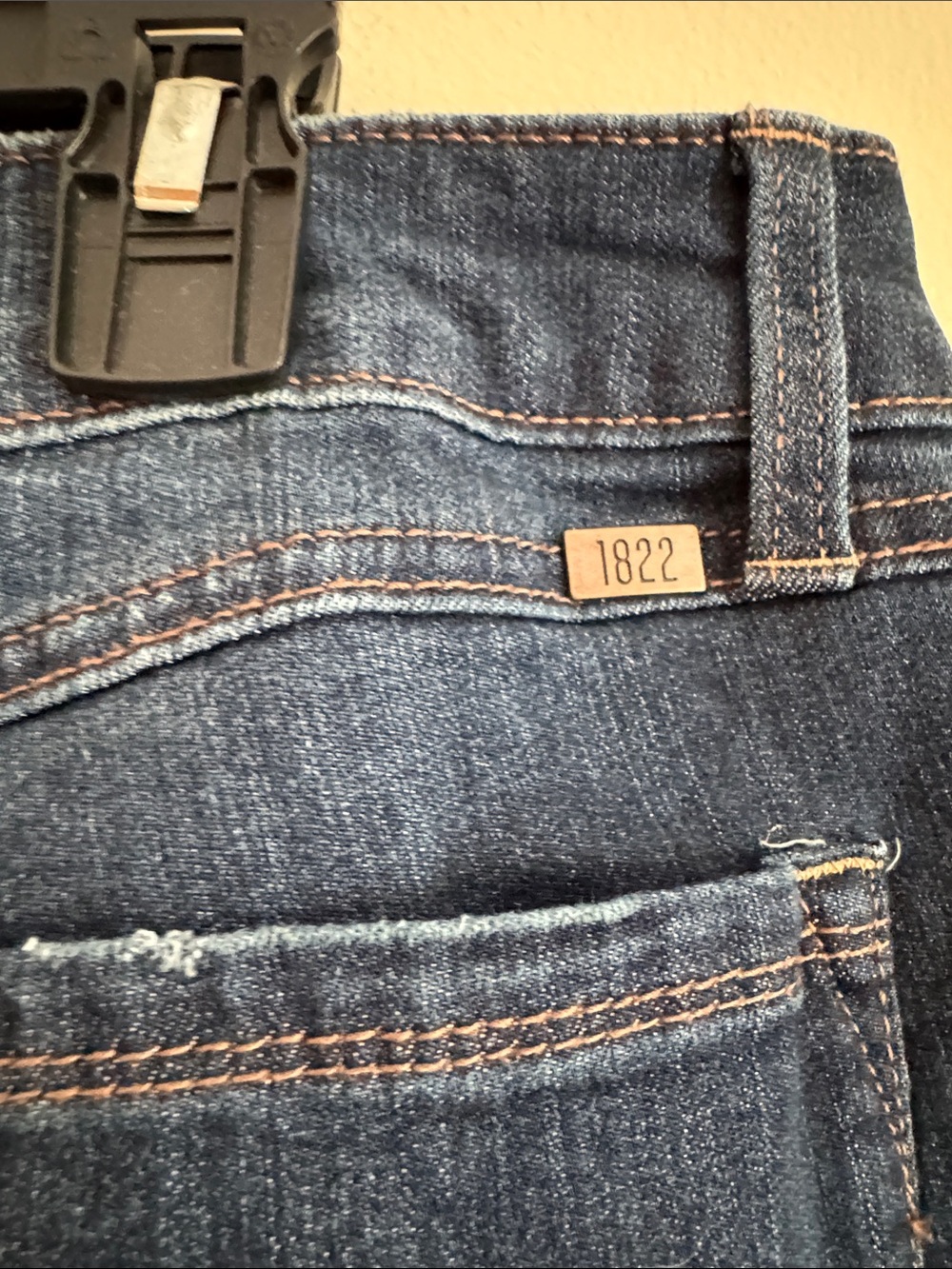 1822 Denim ankle Skinny Jeans in Dark Blue with Distressed Details - Picture 5 of 5